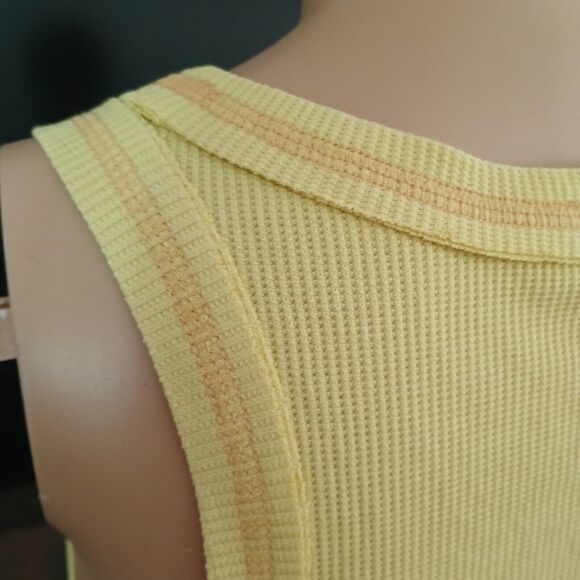 AEMI & CO Women's Small Yellow Knit Casual Light inside out look Tank Top New - Picture 8 of 13